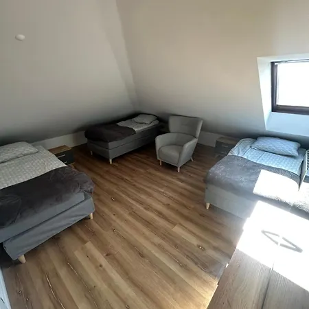 Pokoje- Wynajem Krotkoterminowy *