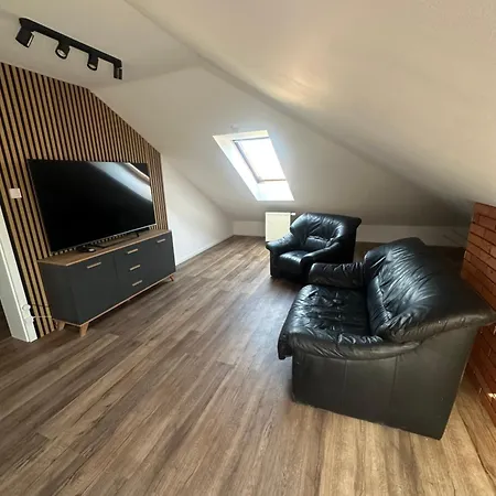 Pokoje- Wynajem Krotkoterminowy *